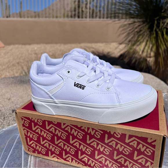 ⬇️VANS NWT Kids Canvas Sneakers Size US MISSY 2.0 White W/Black Seldan Platform - Picture 7 of 8
